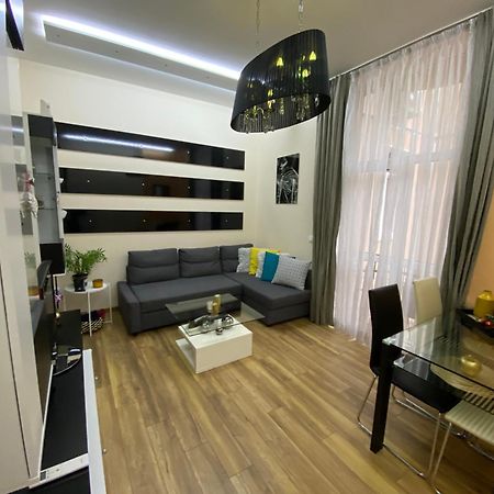 Cozy Apartment In Downtown Sofia - Tsar Samuil Street Luaran gambar