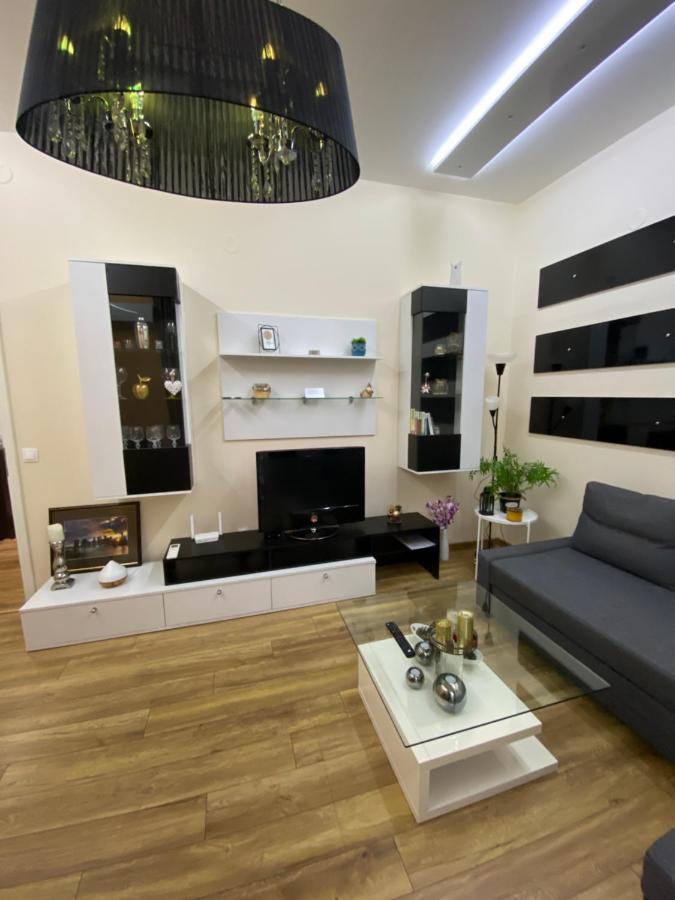 Cozy Apartment In Downtown Sofia - Tsar Samuil Street Luaran gambar
