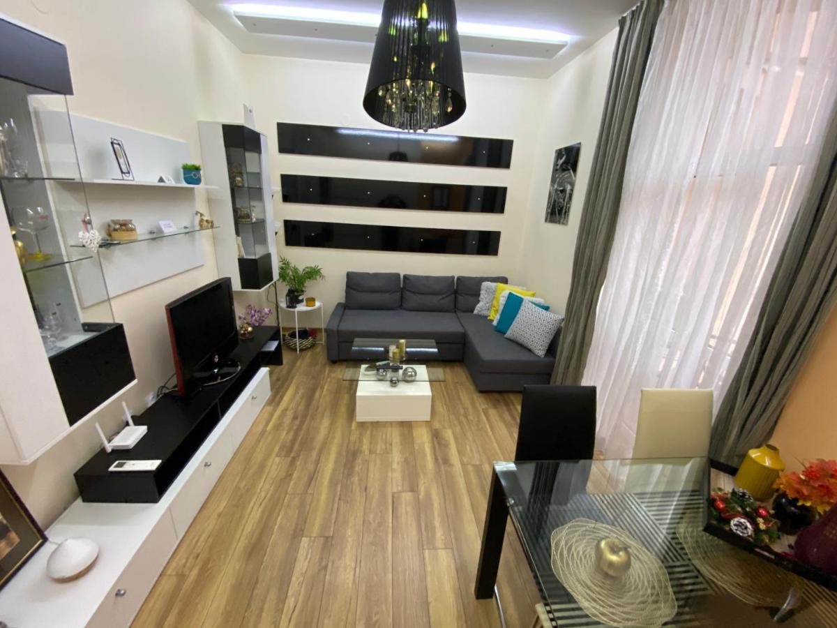 Cozy Apartment In Downtown Sofia - Tsar Samuil Street Luaran gambar